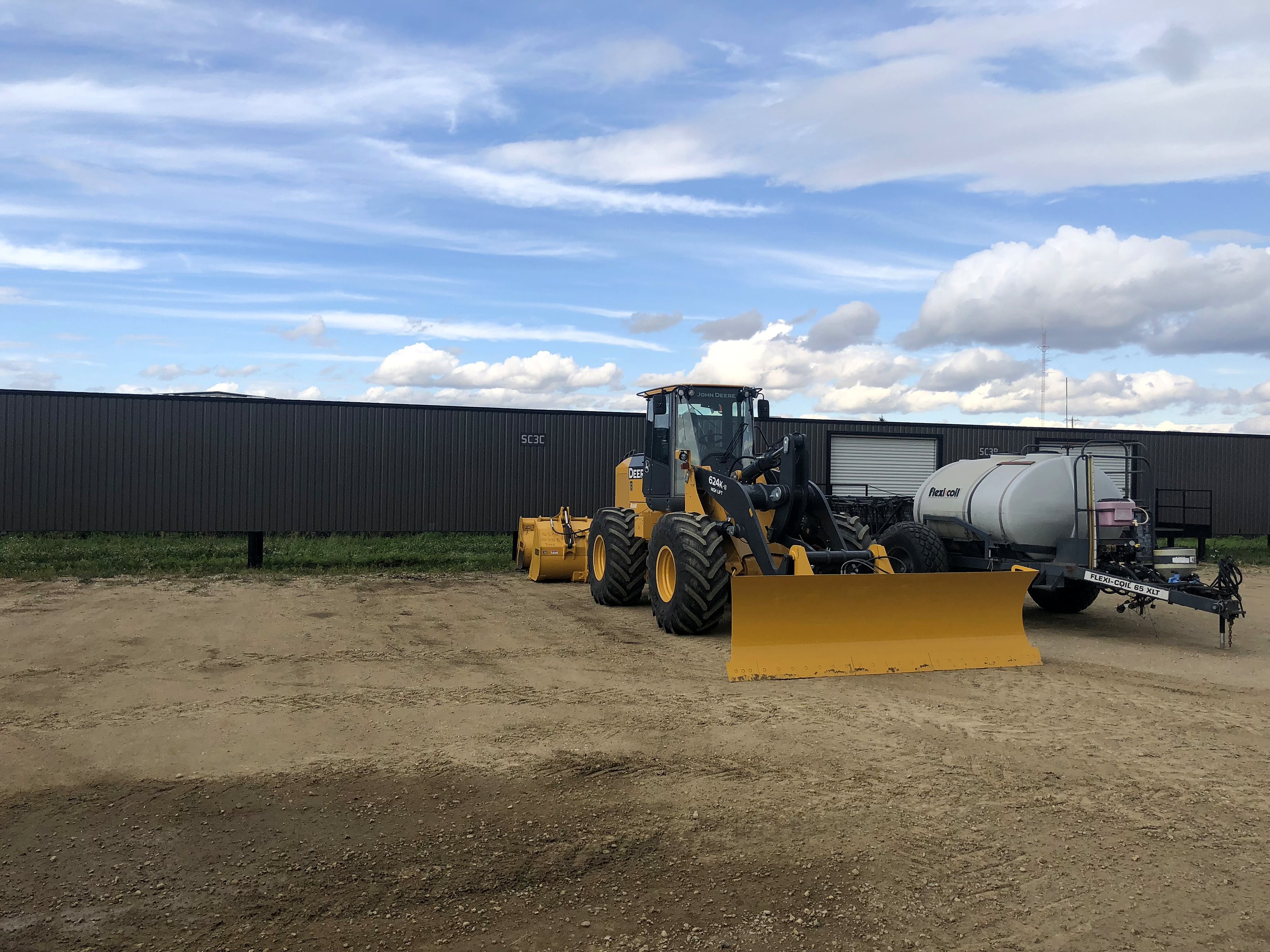 The group's John Deere 624K wheel loader at the feedlot