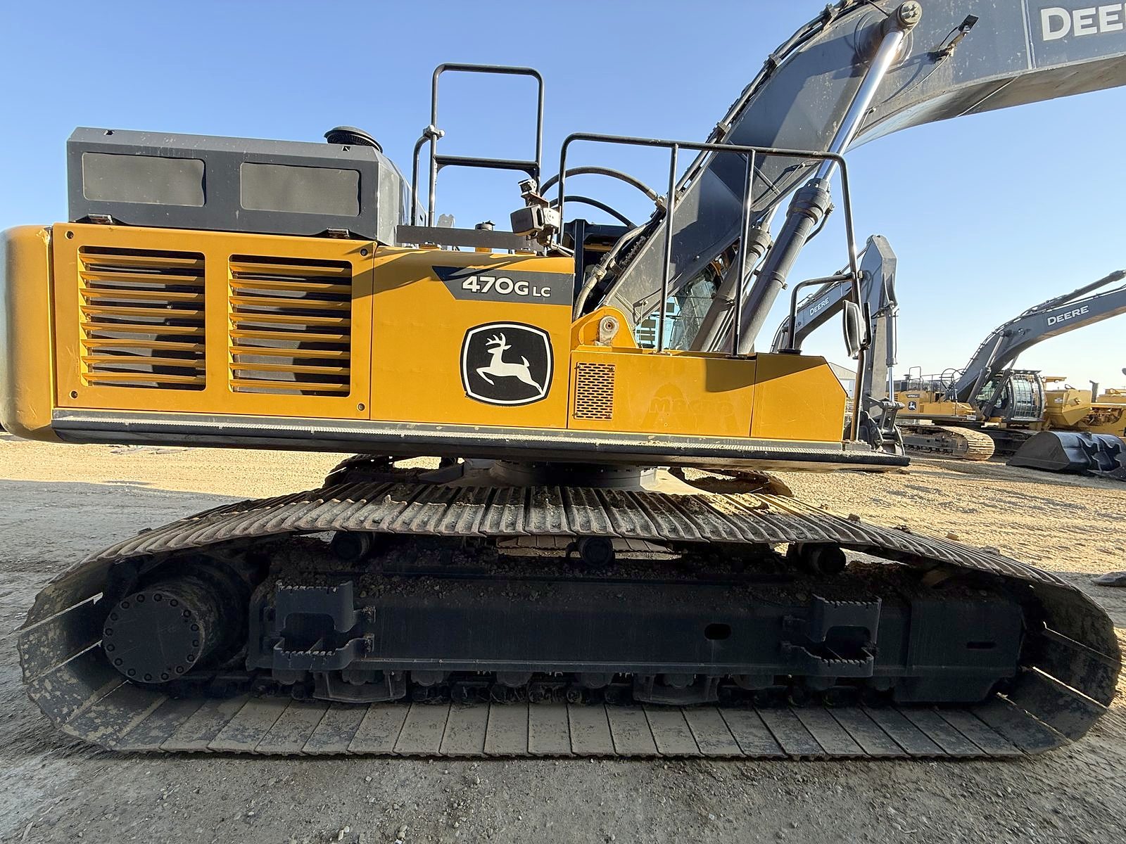 A John Deere 470G LC excavator, side view